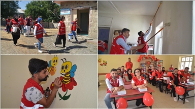 Türk Kızılay gönüllüleri Muş'taki köy okulunu öğrenciler için yeniledi
