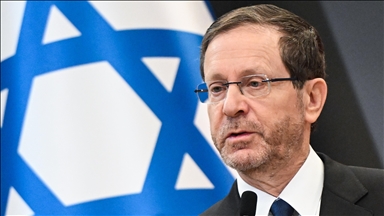 Thousands in London call for arrest of Israeli president during UK visit