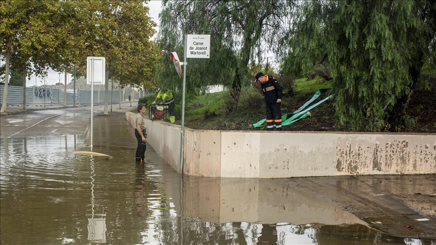 Southeastern Spain on red alert amid heavy rainfall 