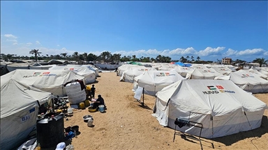 جمعية إغاثية تركية تفتتح مخيما لإيواء نازحين في غزة