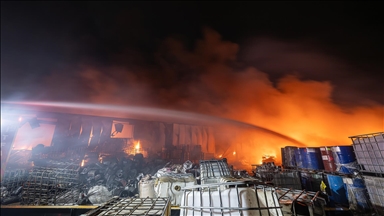 Elmadağ'da geri dönüşüm fabrikasında çıkan yangın kontrol altına alındı
