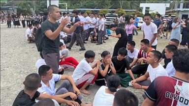 Strong 7.5 magnitude earthquake rocks Philippines, killing 1, triggering tsunami warning