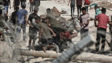 أسلاك شائكة.. ما تبقى من مركز المساعدات الأمريكي الإسرائيلي وسط غزة