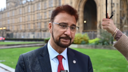 İngiliz Müslüman Milletvekili Khan, hükümete artık İslamofobiyi tanımlaması çağrısı yaptı