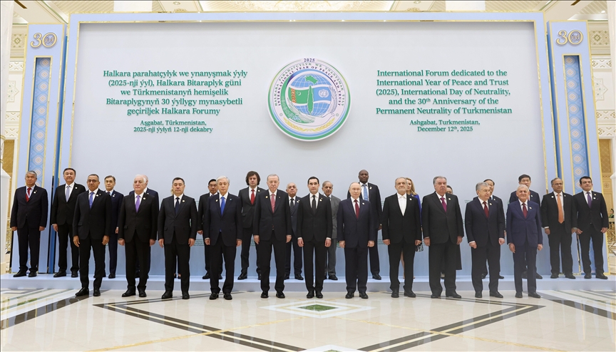 عشق آباد.. أردوغان يشارك في صورة جماعية بالمنتدى الدولي للسلام والثقة