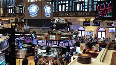 US stocks end mixed as investors absorb Fed rate cut