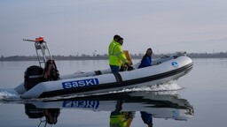 AA ekibi suların çekilmesini gölün farklı bölgelerinde görüntüledi