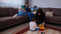 Bebeği olmayan çiftin koruyucu aileliği üç çocuğun hayatını değiştirdi