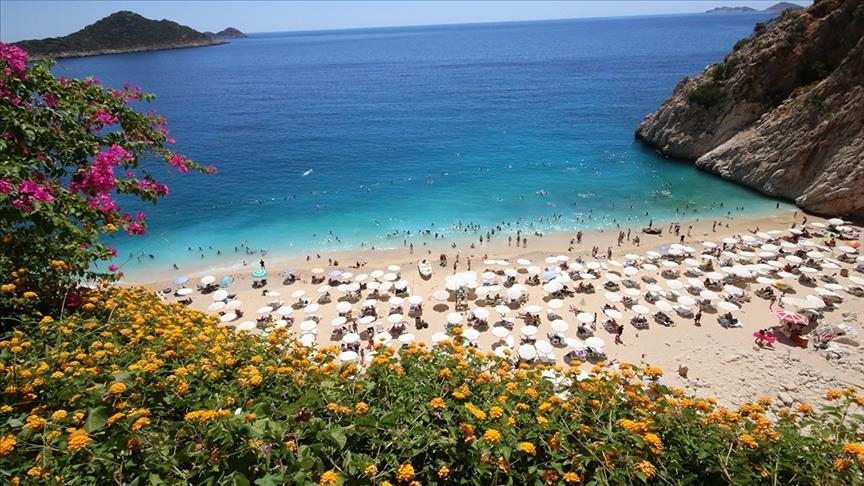 أنطاليا التركية تسجل رقما قياسيا باستقبالها 17 مليون زائر في 2025