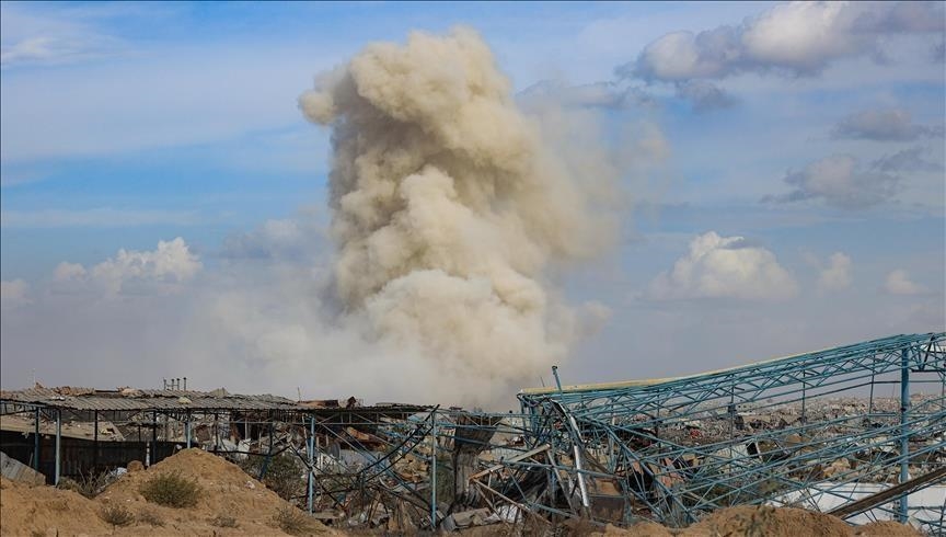 إسرائيل تشن غارات وقصفا مدفعيا على مناطق متفرقة بغزة