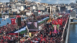 إسطنبول.. انطلاق مسيرة تضامنية مع فلسطين في جسر غالاطة