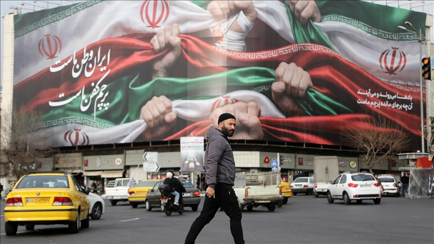 إيران سترفع تدريجياً القيود المفروضة على الإنترنت والاتصالات