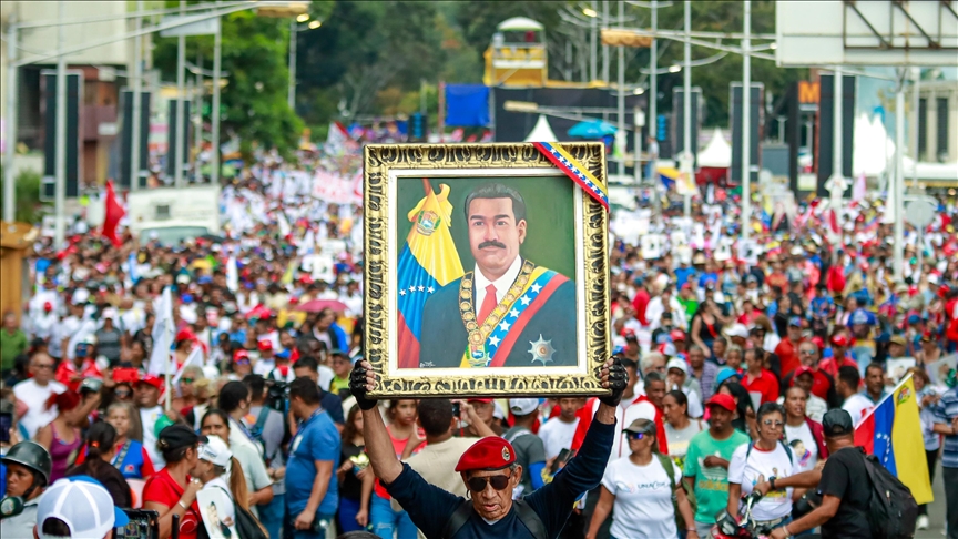 Life in Venezuela's capital largely returns to normal, with people ...