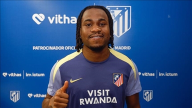 قدم.. أتلتيكو مدريد الإسباني يحسم صفقة النيجيري لوكمان