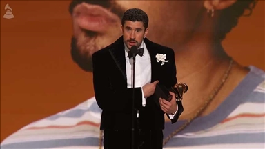 Bad Bunny ispisao historiju Grammyja, umjetnici kritikovali ICE