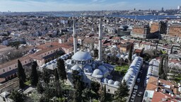 Mimar Sinan'ın eserlerinden Valide-i Atik Camisi asırlara meydan okuyor