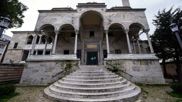 Osmanlı'nın barok üslubu ve geleneksel mimarinin buluştuğu Ayazma Camisi