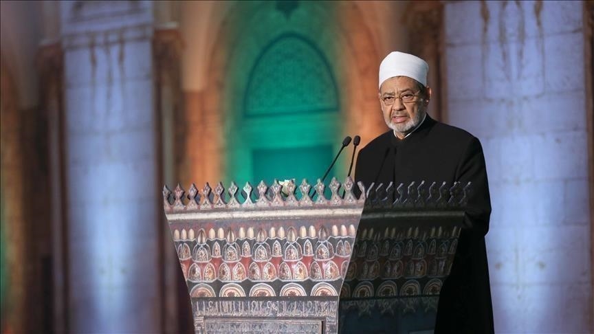 شيخ الأزهر يدين الاعتداء الإيراني على البحرين باتصال مع الملك حمد