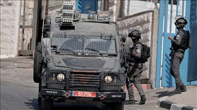 İsrail ordusu, Batı Şeria'daki baskınlarda ikisi kadın 40 Filistinliyi gözaltına aldı