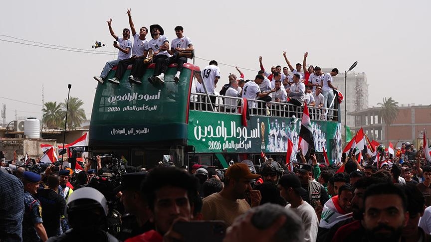 قدم.. احتفال شعبي حاشد بالمنتخب العراقي في شوارع بغداد