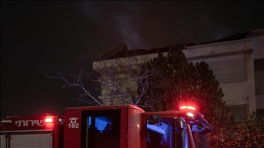 Shpërthen zjarr pasi një raketë iraniane godet një fabrikë në jug të Izraelit