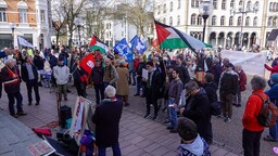 Almanya'da Volkswagen'in İsrail için silah üreteceği iddiası Osnabrück'te protesto edildi