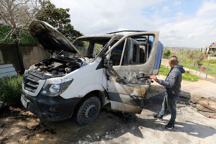 Okupuesit izraelitë sulme në Bregun Perëndimor  plagosin 10 palestinezë dhe djegin shtëpi dhe automjete