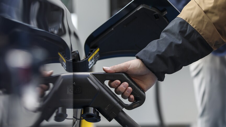 **Küresel Enerji Krizi ve Elektrikli Ulaşım Alternatifleri**