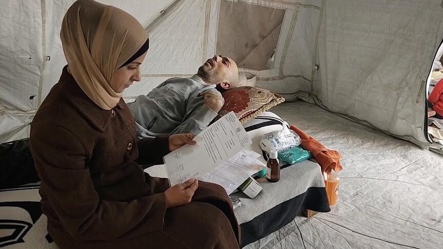 Gazze'de sözde yardım noktasında başından vurularak felç olan Raid, acılar içinde kıvranıyor