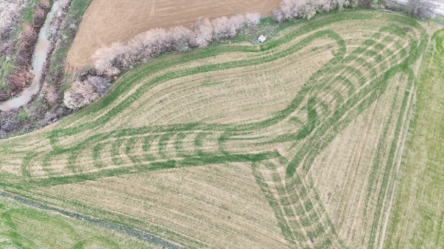 Isparta'da ekim yapılan tarlalarda oluşan desenler havadan görüntülendi