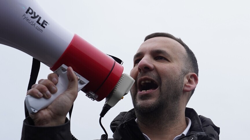 Kreu i Partisë së Gjelbër  Britania duhet të pezullojë menjëherë mbështetjen ushtarake për SHBA në