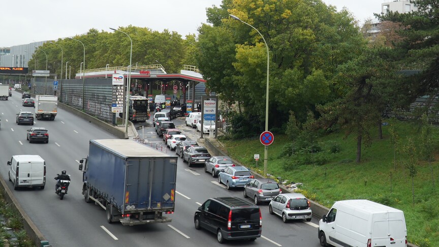 Fransa'da sürücülerin akaryakıt sıkıntısı bildirdiği istasyonların sayısı 650'ye yaklaştı