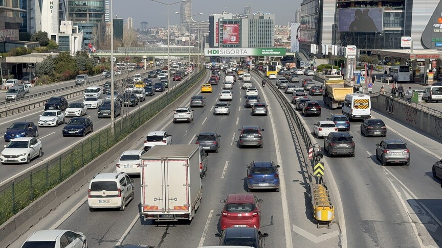 İstanbul'da akşam saatlerinde trafik yoğunluğu yüzde 85'e yükseldi