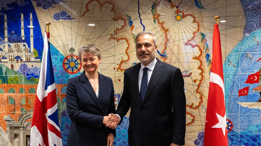 Turkish foreign minister, UK foreign secretary discuss efforts to end war, achieve lasting peace