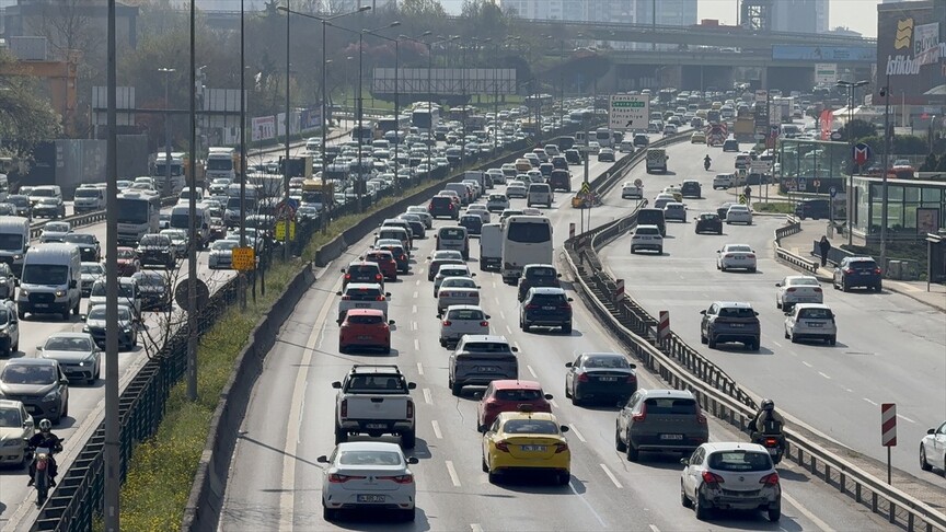İstanbul'da Anadolu Yakası'ndaki trafik yoğunluğu yüzde 81'e yükseldi