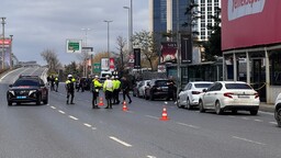İstanbul'da polis noktasına saldırı d&uuml;zenleyen 3 ter&ouml;rist etkisiz hale getirildi