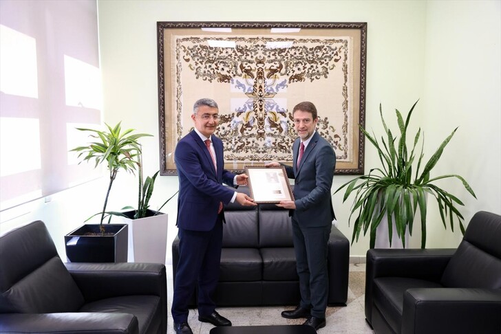 Ministri Hoxha takon ambasadorin e Azerbajxhanit  Riafirmuam angazhimin për të forcuar lidhjet dypalëshe