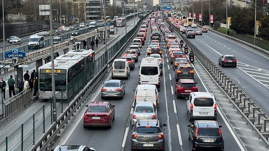 İstanbul'da akşam saatlerinde trafik yoğunluğu yüzde 81'e yükseldi