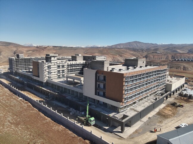 Siirt'te hızla yükselen "akıllı hastane"de sona gelindi