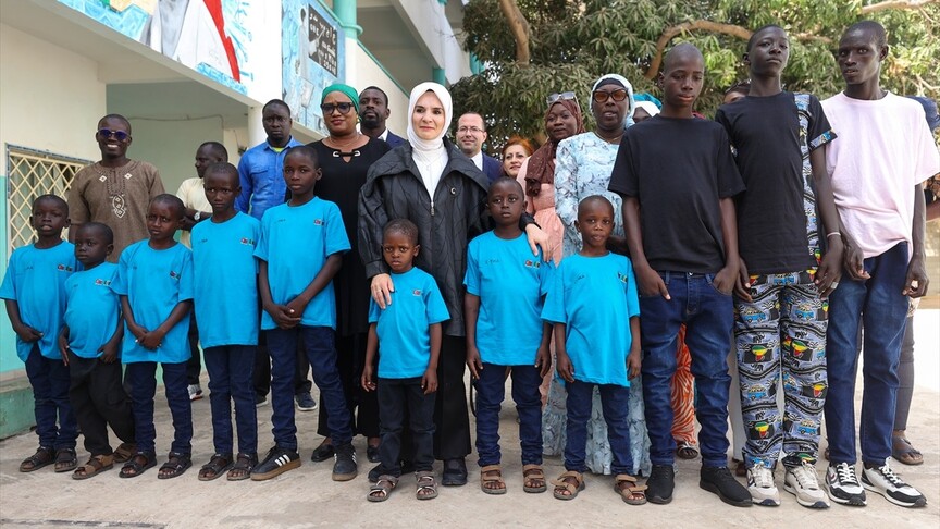 Bakan Göktaş, Senegal’de Türkiye'nin destekleriyle faaliyet gösteren sosyal hizmet merkezlerini ziyaret etti