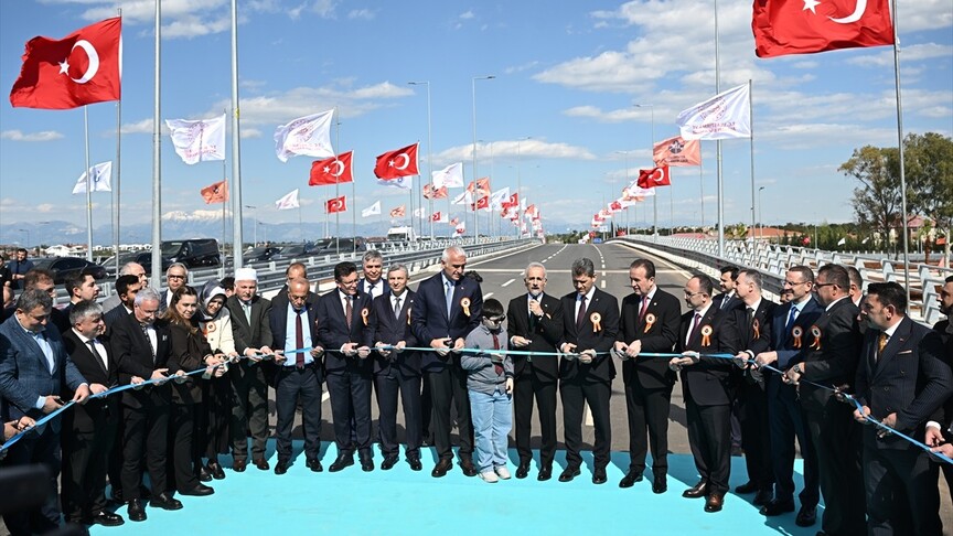 Bakan Uraloğlu: Altınkale Farklı Seviyeli Kavşağı seyahat süresini 30 saniyeye düşürdü