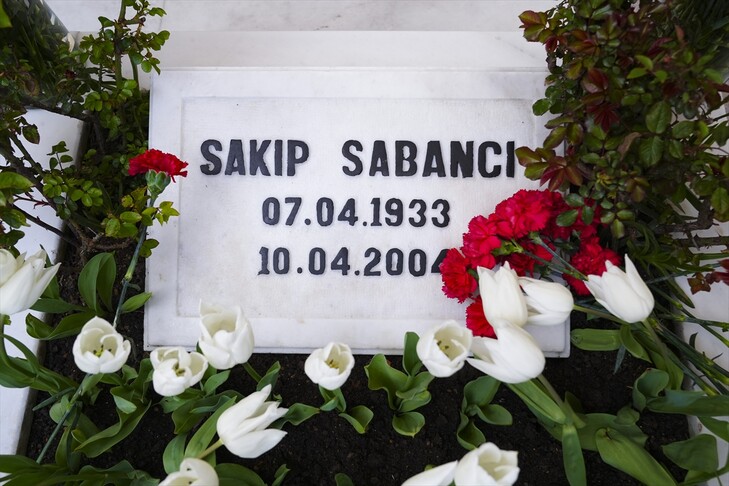 Sakıp Sabancı vefatının 22. yılında kabri başında anıldı