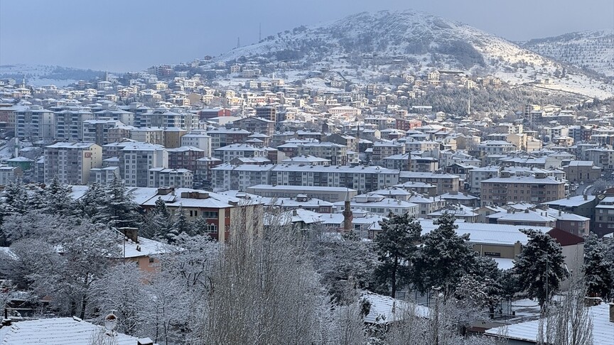 Bazı illerde Nisanda kar yağışı etkili  oluyor