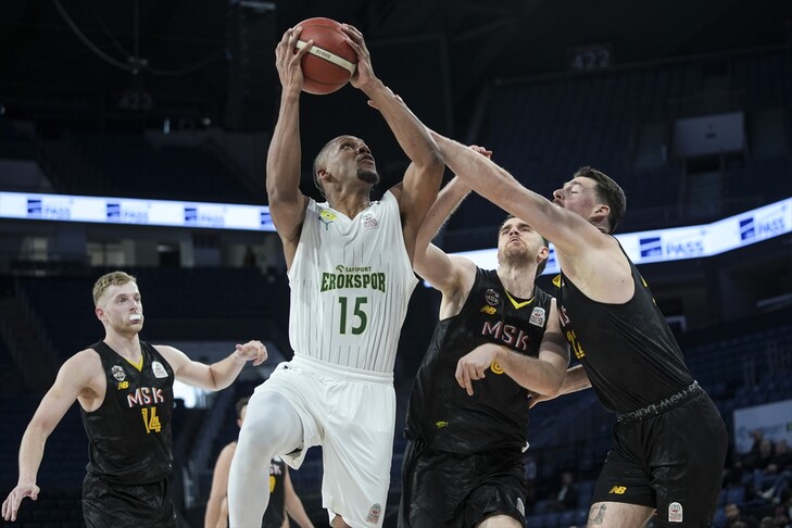 Safiport Erokspor, konuk ettiği Mersinspor'u 88-78 mağlup etti.