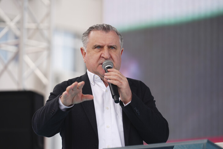 Gençlik ve Spor Bakanı Osman Aşkın Bak, Silivrikapı Spor Köyü'nün açılışına katıldı