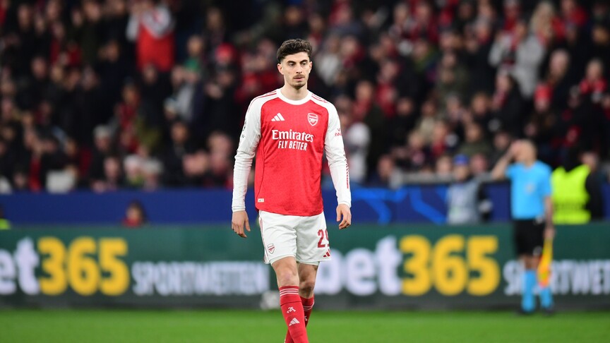 Premier Lig lideri Arsenal şampiyonluk yarışında darbe aldı