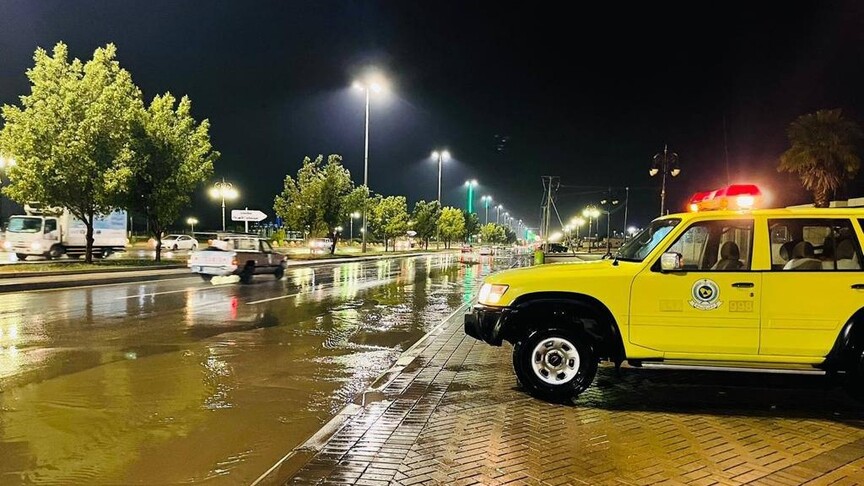 Suudi Arabistan’da sel ve şiddetli yağış nedeniyle bazı bölgelerde eğitime ara verildi