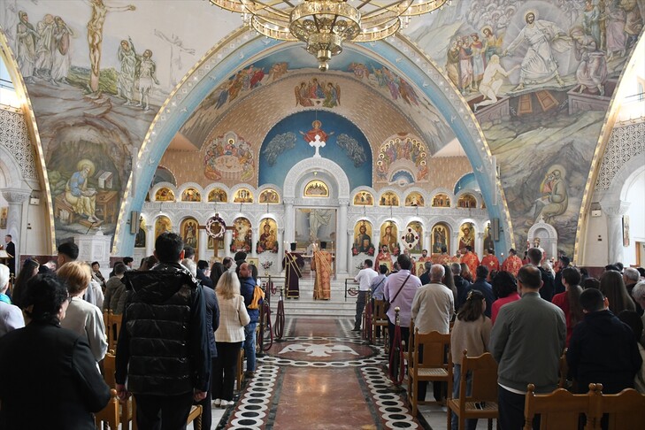 Shqipëri  besimtarët ortodoksë kremtojnë Pashkët