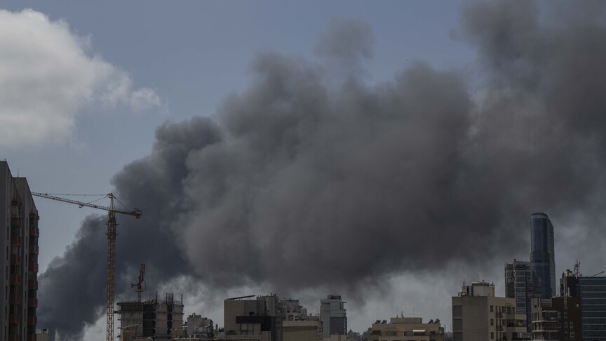 İsrail, Lübnan'ın güneyindeki Bint Cubeyl'de kuşatmayı tamamlayarak işgale başladığını duyurdu