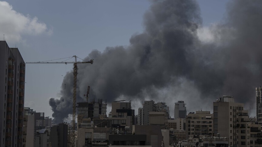 İsrail, Lübnan'ın güneyindeki Bint Cubeyl'de kuşatmayı tamamlayarak işgale başladığını duyurdu
